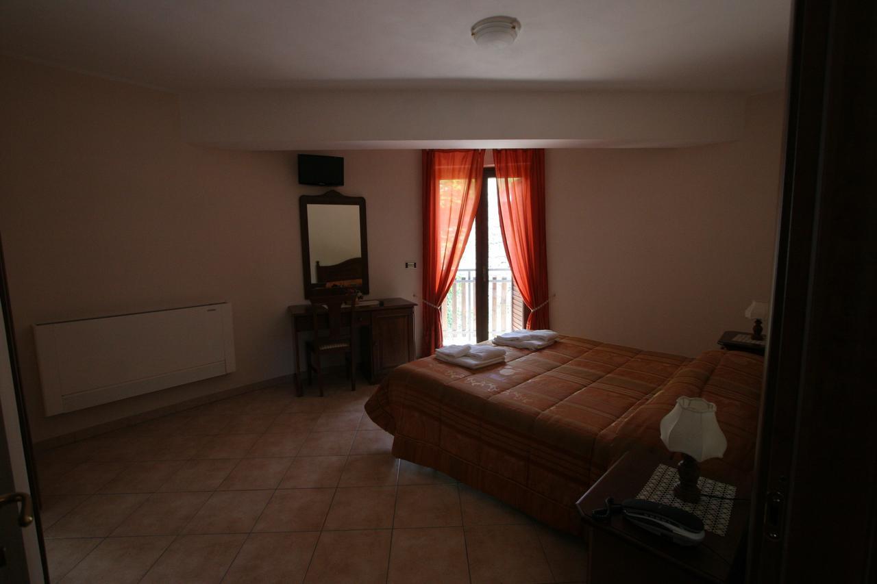 B&B La Tana Dell'Orso Villalago 외부 사진