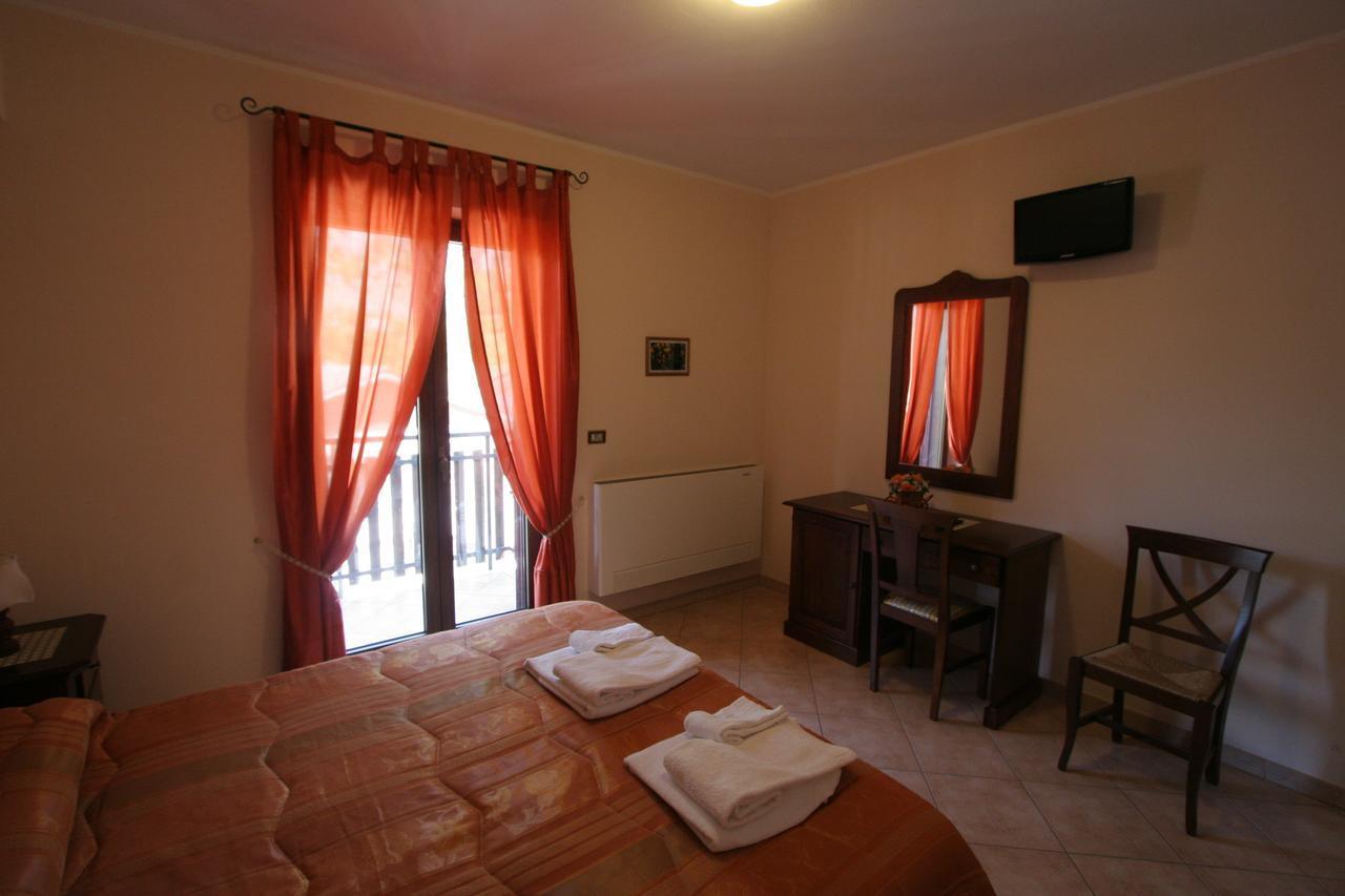 B&B La Tana Dell'Orso Villalago 외부 사진